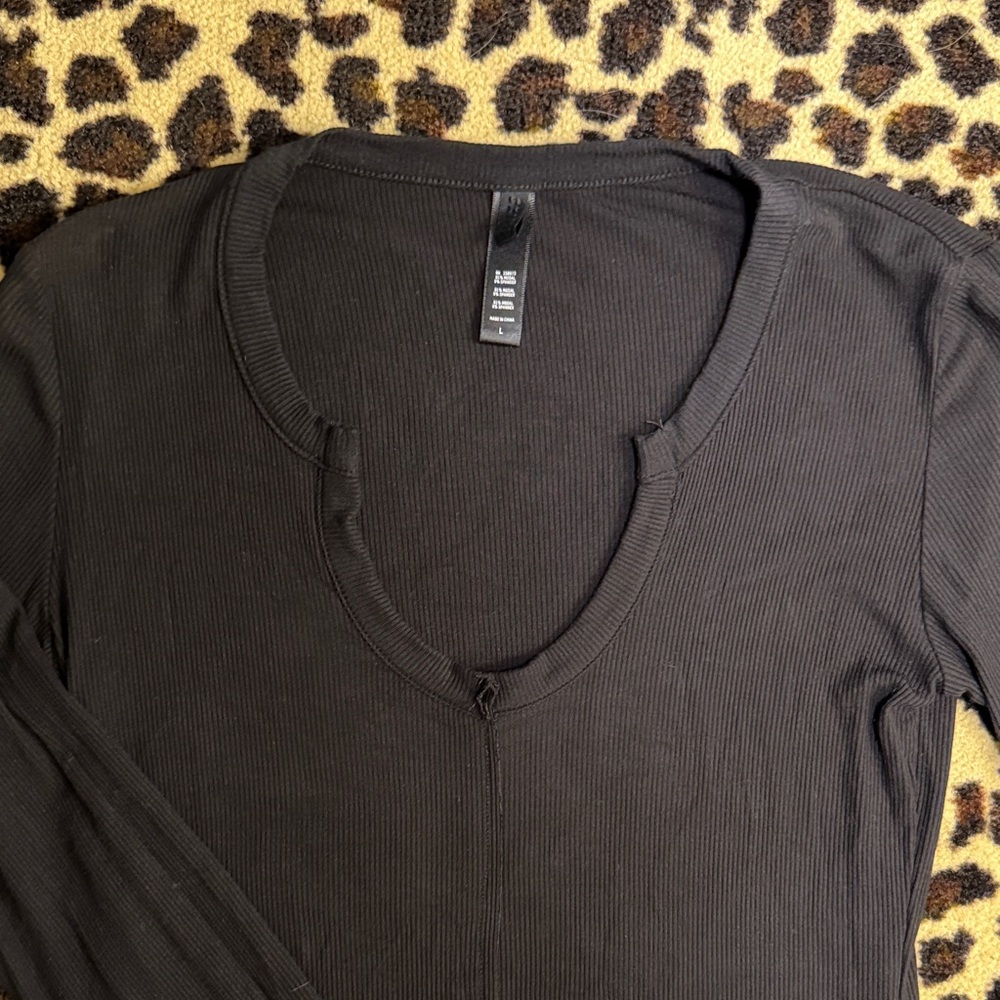 SKIMS Soft Lounge Split Neck Long Sleeve Top Black Size L - Picture 4 of 4
